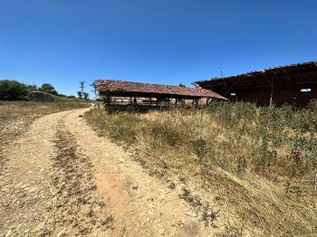 GÜVENAY - ÇORUM ALACA KAVŞAĞI İLERİSİ TARHAN CİVARINDA 8 DÖNÜM ÇİFTLİK