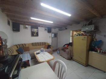 GÜVENAY – ÇORUM BARAJI YUKARISI – 9 DÖNÜM MEYVE AĞAÇLI, EVLİ VE BARAJ MANZARALI SATILIK BAĞ