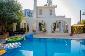 Girne Doğanköy'de 620m2 arsa büyüklüğü içinde,Özel Yüzme Havuzlu,Satılık 3+1 Villa