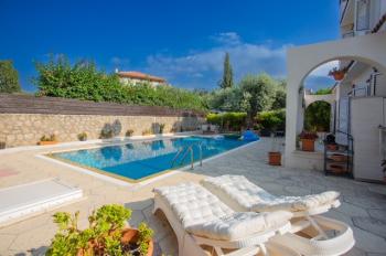 Girne Doğanköy'de 620m2 arsa büyüklüğü içinde,Özel Yüzme Havuzlu,Satılık 3+1 Villa