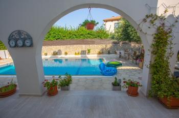 Girne Doğanköy'de 620m2 arsa büyüklüğü içinde,Özel Yüzme Havuzlu,Satılık 3+1 Villa