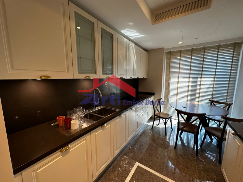 ARTI'DAN BÜYÜKYALI'DA SATILIK DENİZ MANZARALI LÜKS DAİRE