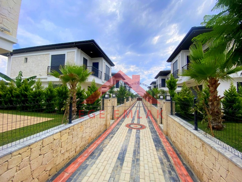Didim'de Havuzlu Site İçinde Satılık 3+1 Villalar