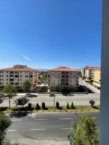 GÜVENAY - ÇORUM 5.CADDE CİVARI 3+1 KİRALIK DAİRE 