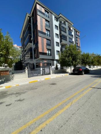 GÜVENAY - ÇORUM DR. İLHAN GÜREL CAD. KAHVELEN CİVARI SIFIR 3+1 DAİRE 