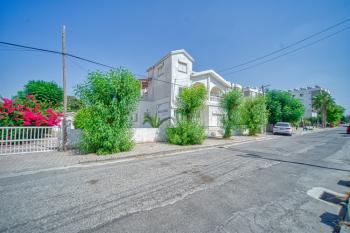 Kıbrıs Lefkoşa Küçük Kaymaklı Bölgesinde 6+2 Villa