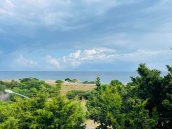 FIRSAT Kıbrıs Girne Lapta da Ful Kesilmez Deniz Manzaralı 2+1 Satılık Bahçe ve Üst Kat Daire