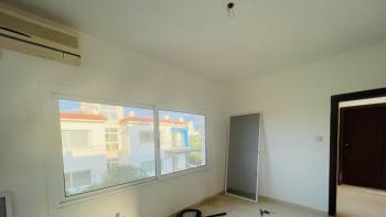 FIRSAT Kıbrıs Girne Lapta da Ful Kesilmez Deniz Manzaralı 2+1 Satılık Bahçe ve Üst Kat Daire