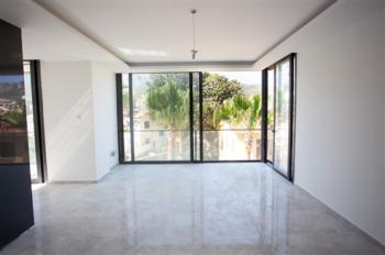 Girne Ballapais'de 3 Yatak Odalı, Satılık Daire