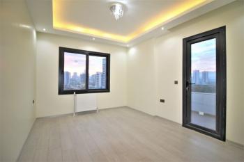Portakal’da Cepheleri Açık Havuzlu Doğalgazlı Site İçi 4+1