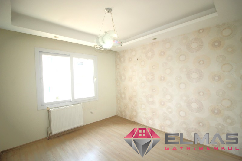 Elmas’tan Merkez Mh.'de Nezih Aile Sitesinde Doğalgazlı, Havuzlu, Bağımsız Mutfak 3+1