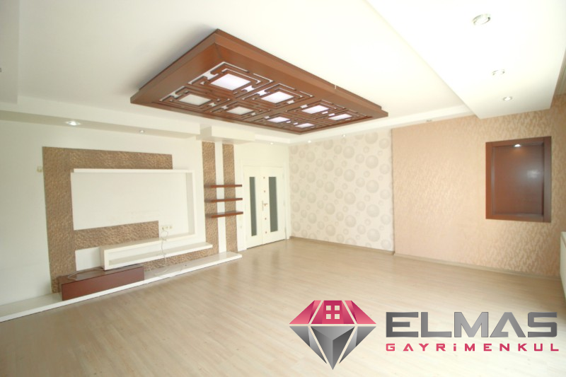 Elmas’tan Merkez Mh.'de Nezih Aile Sitesinde Doğalgazlı, Havuzlu, Bağımsız Mutfak 3+1