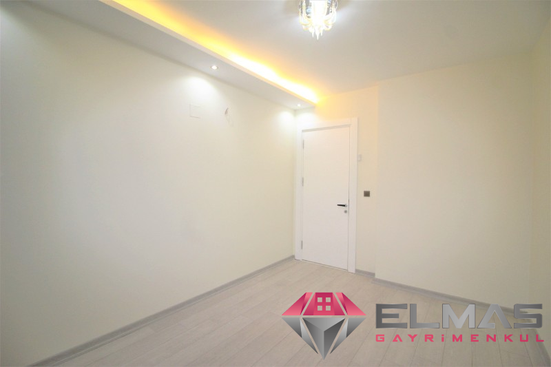 Portakal’da Cepheleri Açık Havuzlu Doğalgazlı Site İçi 4+1