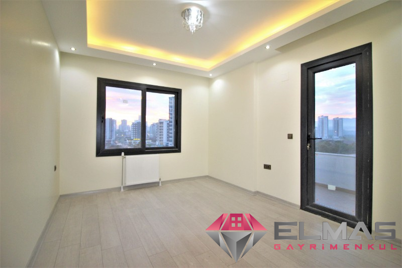 Portakal’da Cepheleri Açık Havuzlu Doğalgazlı Site İçi 4+1