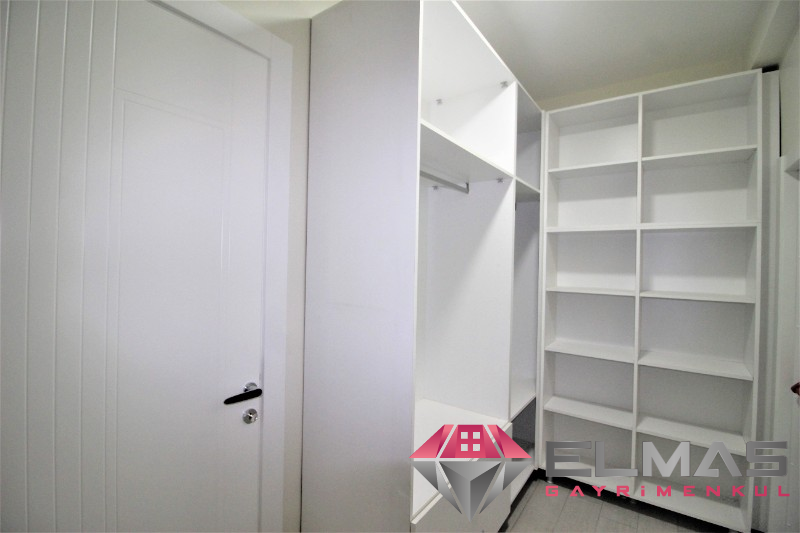 Portakal’da Cepheleri Açık Havuzlu Doğalgazlı Site İçi 4+1