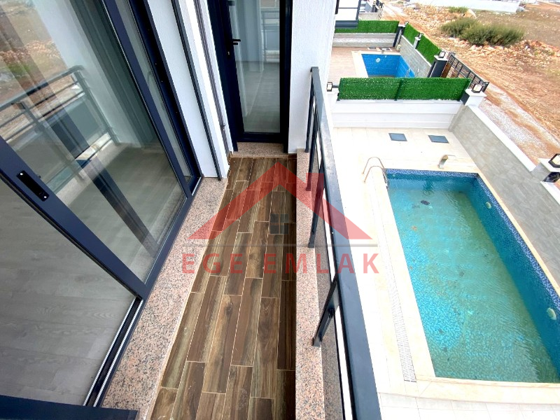 Didim'de Satılık Tam Müstakil 4+1 Ayrı Mutfaklı Villa