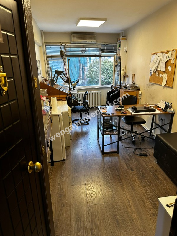 Nuriosmaniye'de Ayasofya manzaralı ofis 