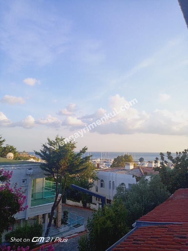 Güzelce Marina Denize Sıfir Villa Kent Sitesinde 5+1 Eşyalı Sezonluk Kiralık Villa