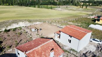 GÜVENAY - ÇORUM MERKEZE 15 KM BEYDİLİ İLERİSİ SATILIK EVİ OLAN BAĞ