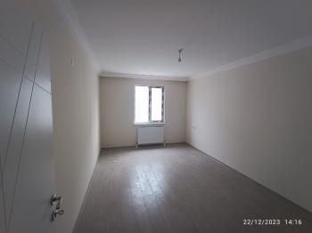 GÜVENAY - ÇORUM OSMANCIK YOLU ÜZERİ YUMURTA OKULU YANI 3+1 DAİRE