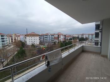 GÜVENAY - ÇORUM OSMANCIK YOLU ÜZERİ YUMURTA OKULU YANI 3+1 DAİRE