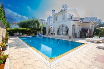 Kıbrıs Girne Doğanköy Bölgesine Satılık 3+1 Havuzlu villa