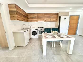 K.K.T.C Girne Merkezde Taşınmaya Hazır Satılık 2+1 Geniş Daire