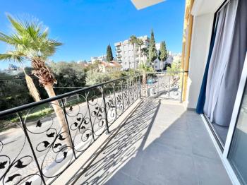 K.K.T.C Girne Merkezde Taşınmaya Hazır Satılık 2+1 Geniş Daire