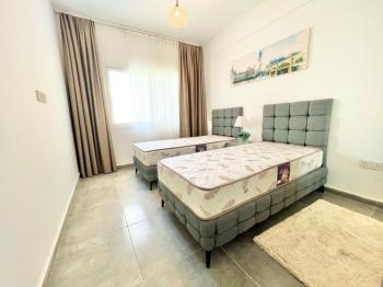 K.K.T.C Girne Merkezde Taşınmaya Hazır Satılık 2+1 Geniş Daire