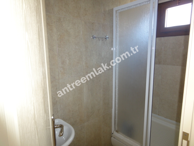 Antre Emlak'tan Satılık Bahar Mahallesinde Hastane Yanı Doğalgazlı Ebeveyn Banyolu 2+1 Yeni Daire