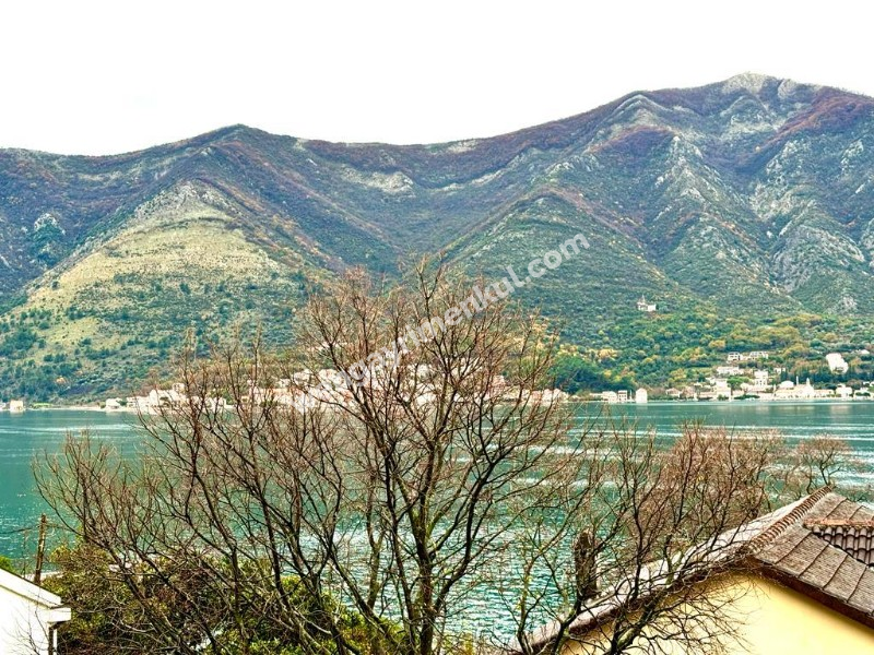 Karadağ,Kotor da Deniz Manzaralı Balkonlu Daire 