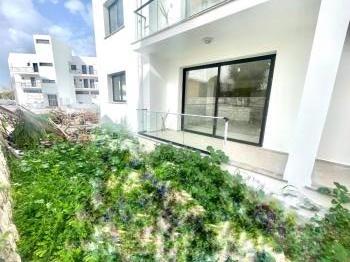 KIBRIS GİRNE ALSANCAK BÖLGESİNDE ZEMİN KATTA SATILIK  2+1 DAİRE