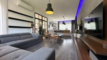 Zeytinlik Bölgesinde Özel Tasarim Türk Tapulu Satılık Lüks Villa!