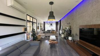 Zeytinlik Bölgesinde Özel Tasarim Türk Tapulu Satılık Lüks Villa!