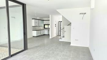 Girne Merkezde Yeni Yapilan 3+1 Satılık ikiz Villa!
