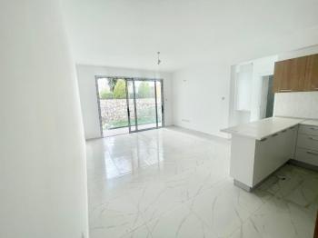KIBRIS GİRNE ALSANCAK BÖLGESİNDE ZEMİN KATTA SATILIK  2+1 DAİRE