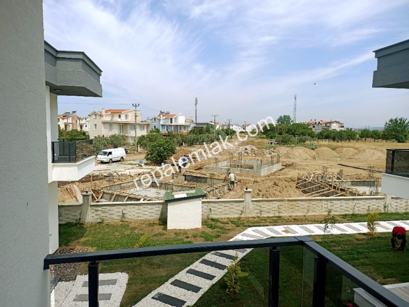 Altınova' da Denize Yakın, Site İçinde Satılık Sıfır Lüks Müstakil Villa.