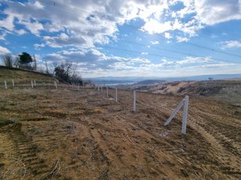 GÜVENAY - ÇORUM BARAJ MANZARALI MERKEZDE 475 M² BAHÇELER