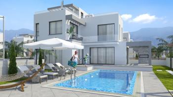 Kıbrıs Girne Alsancak'ta Merit ve Denizlere Yakın Satılık 3+1 Özel Havuzlu Villa
