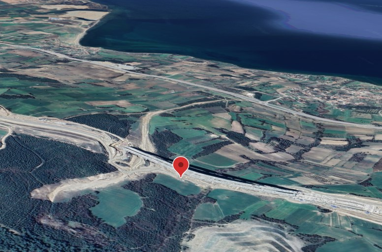 Çanakkale'de Yatırım Fırsatı: 18 Mart Köprüsü'ne Yakın, Yol Kenarında 4898 m² Satılık Tarla