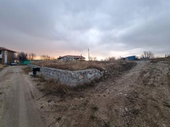 GÜVENAY - ÇORUM BARAJI ÜST TARAFI MANZARALI 1,270 M² SATILIK BAHÇE