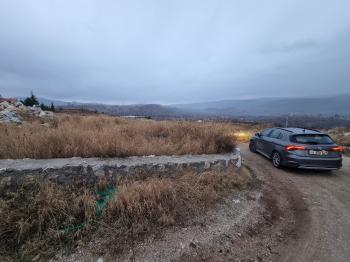 GÜVENAY - ÇORUM BARAJI ÜST TARAFI MANZARALI 1,270 M² SATILIK BAHÇE