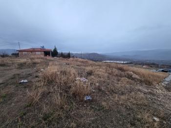 GÜVENAY - ÇORUM BARAJI ÜST TARAFI MANZARALI 1,270 M² SATILIK BAHÇE