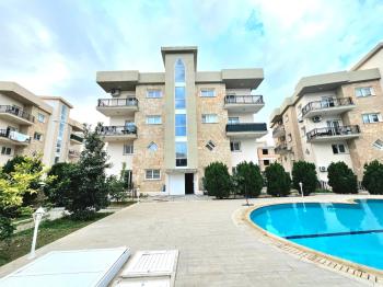 KKTC Girne Alsancak'ta Site İçerisinde Merit Hotel'lere Yakın Satılık 3+1 Daire