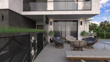 Kıbrıs Girne Alsancak'ta Milli Park Üstü Denize Yakın Site İçerisinde Satılık 4+1 Lüks Villa