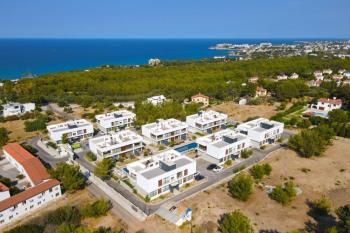 Kıbrıs Girne Alsancakta Milli Park'a ve Deniz Yakın Site İçerisinde Satılık 2+1 Bahçe Katı Daire