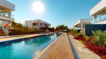 Kıbrıs Girne Alsancakta Milli Park'a ve Deniz Yakın Site İçerisinde Satılık 2+1 Bahçe Katı Daire