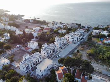 Kıbrıs Girne Karaoğlanoğlu'nda Site İçerisinde Denize 100 Metre Satılık 1+1 Daire