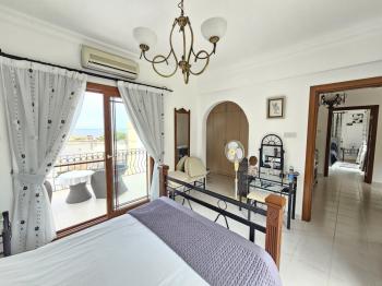 Kıbrıs, Girne, Esentepe Bölgesinde Özel Havuzlu, Full Deniz Manzarasi, Geniş Kullanım Alanlı Satılık