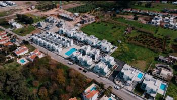 Kıbrıs Girne Karşıyaka da Satılık Denize Yürüme Mesafesinde  Taşınmaya Hazır Sitede Stüdyo Daireler